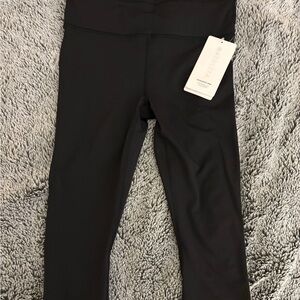 Athleta Black Accelerate Cropped Leggings with Elastic Waistband